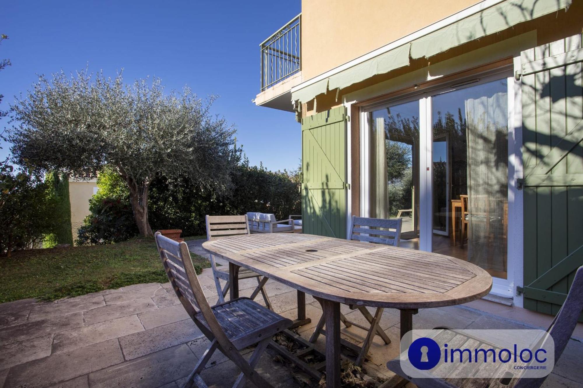 House In With Swimming Pool Holiday home *